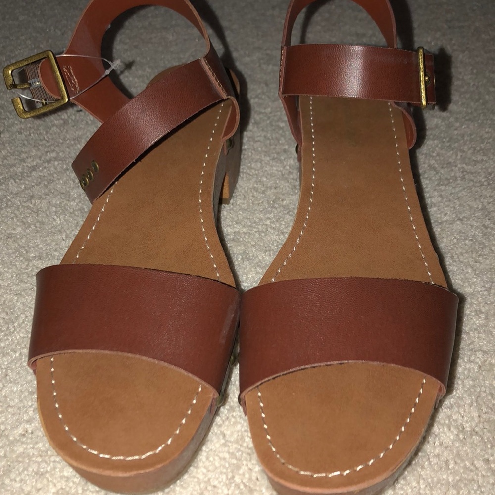 Heeled Sandals - Picture 4 of 5